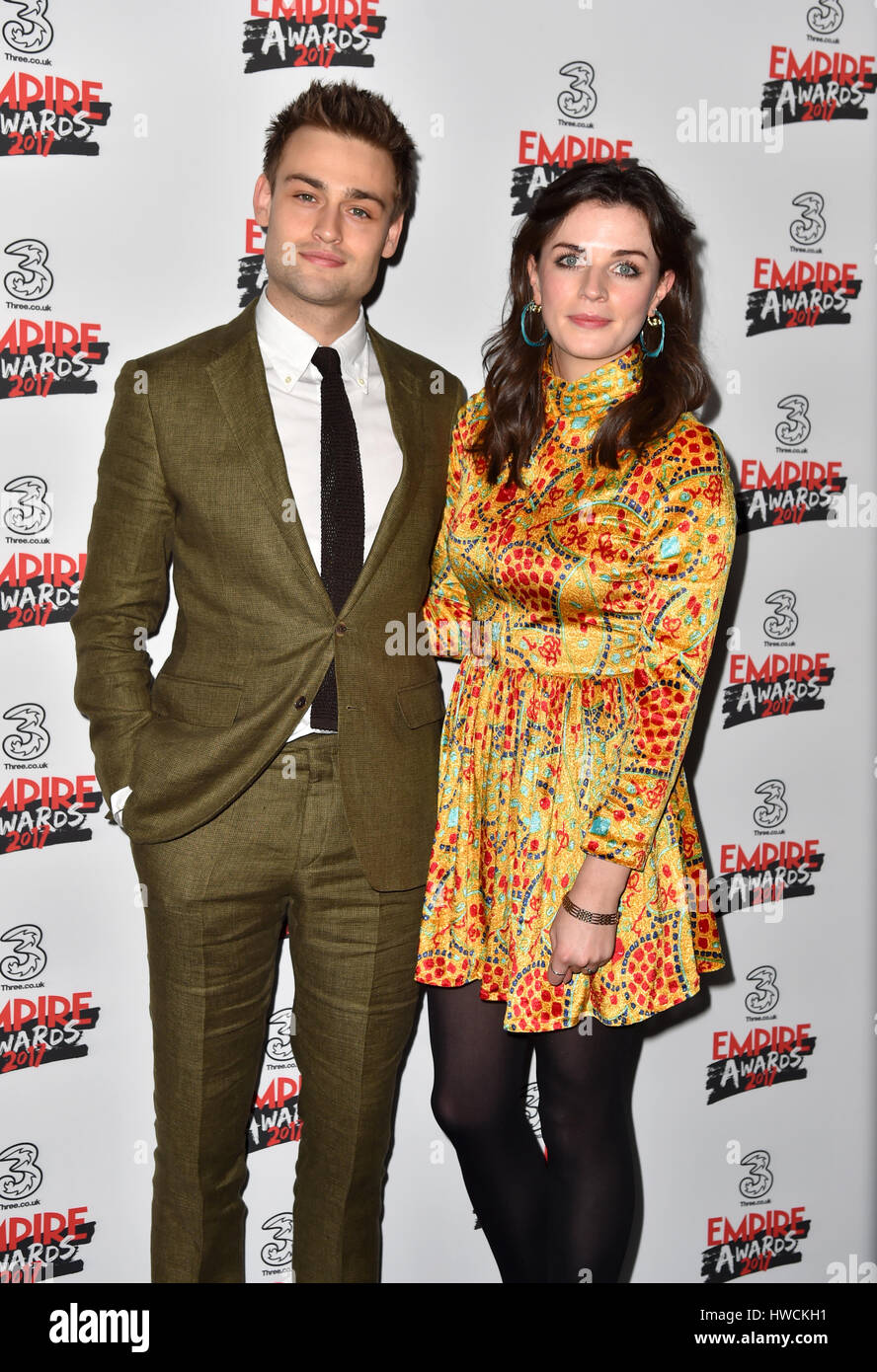 Douglas Booth und Aisling Bea im Raum bei den drei Empire Awards