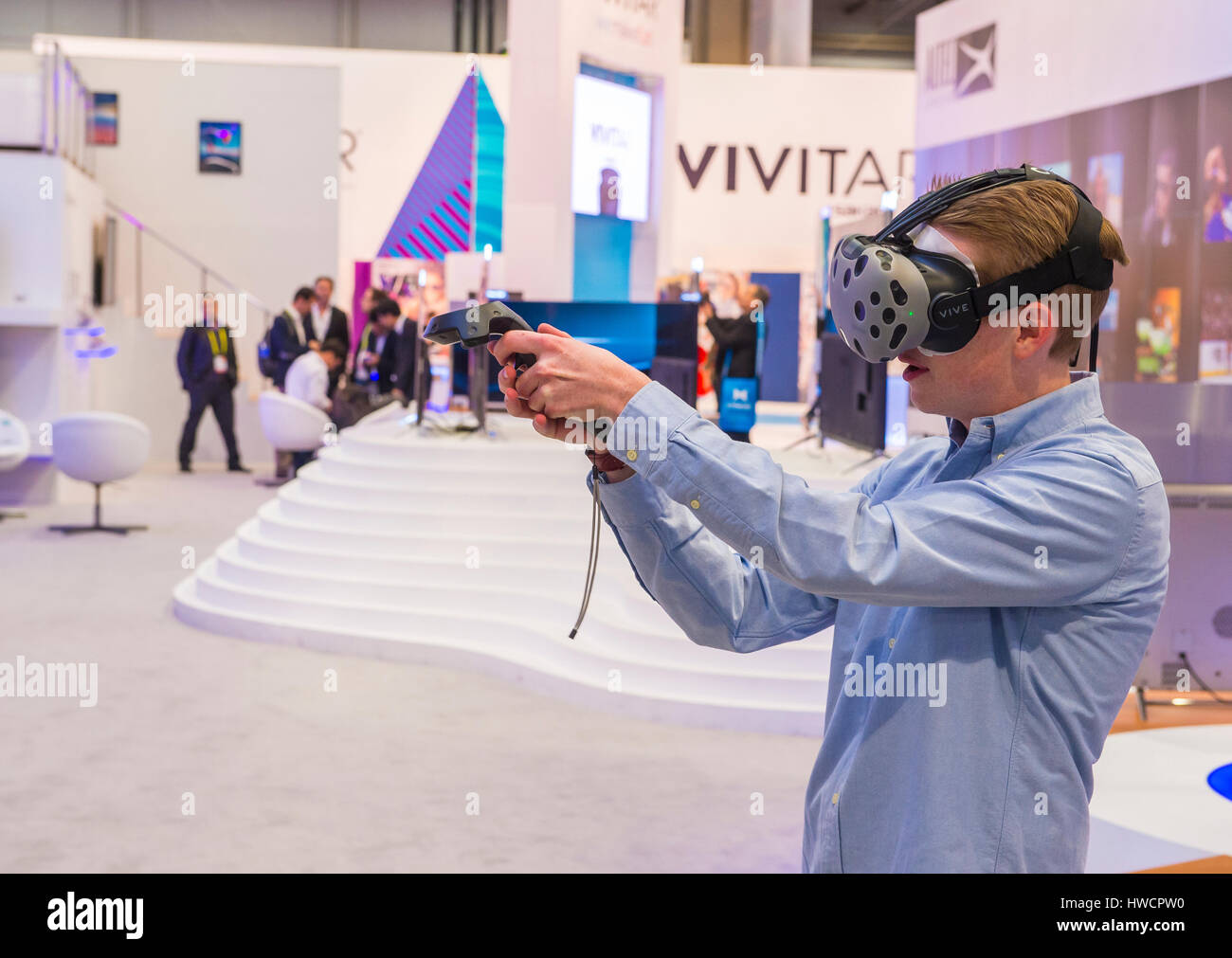 LAS VEGAS - JAN 08: Virtual-Reality-Demonstration an der Vivitar Stand auf der CES in Las Vegas auf Anzeigen 8. Januar 2017, CES ist die weltweit führende c Stockfoto