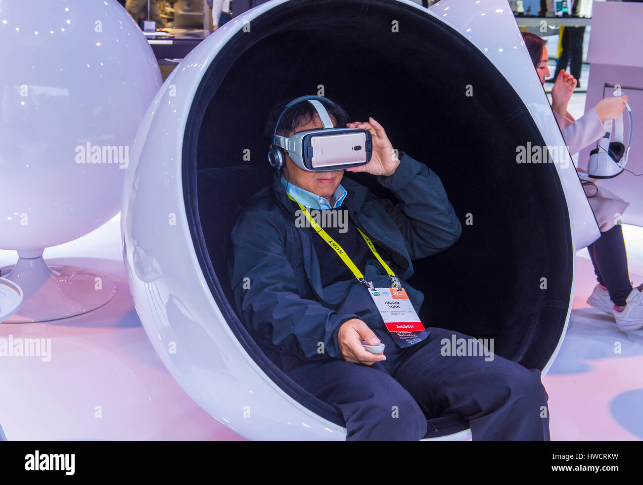 LAS VEGAS - JAN 08: Virtual-Reality-Demonstration auf der Huawei-Stand auf der CES in Las Vegas auf Anzeigen 8. Januar 2017, CES ist die weltweit führende co Stockfoto