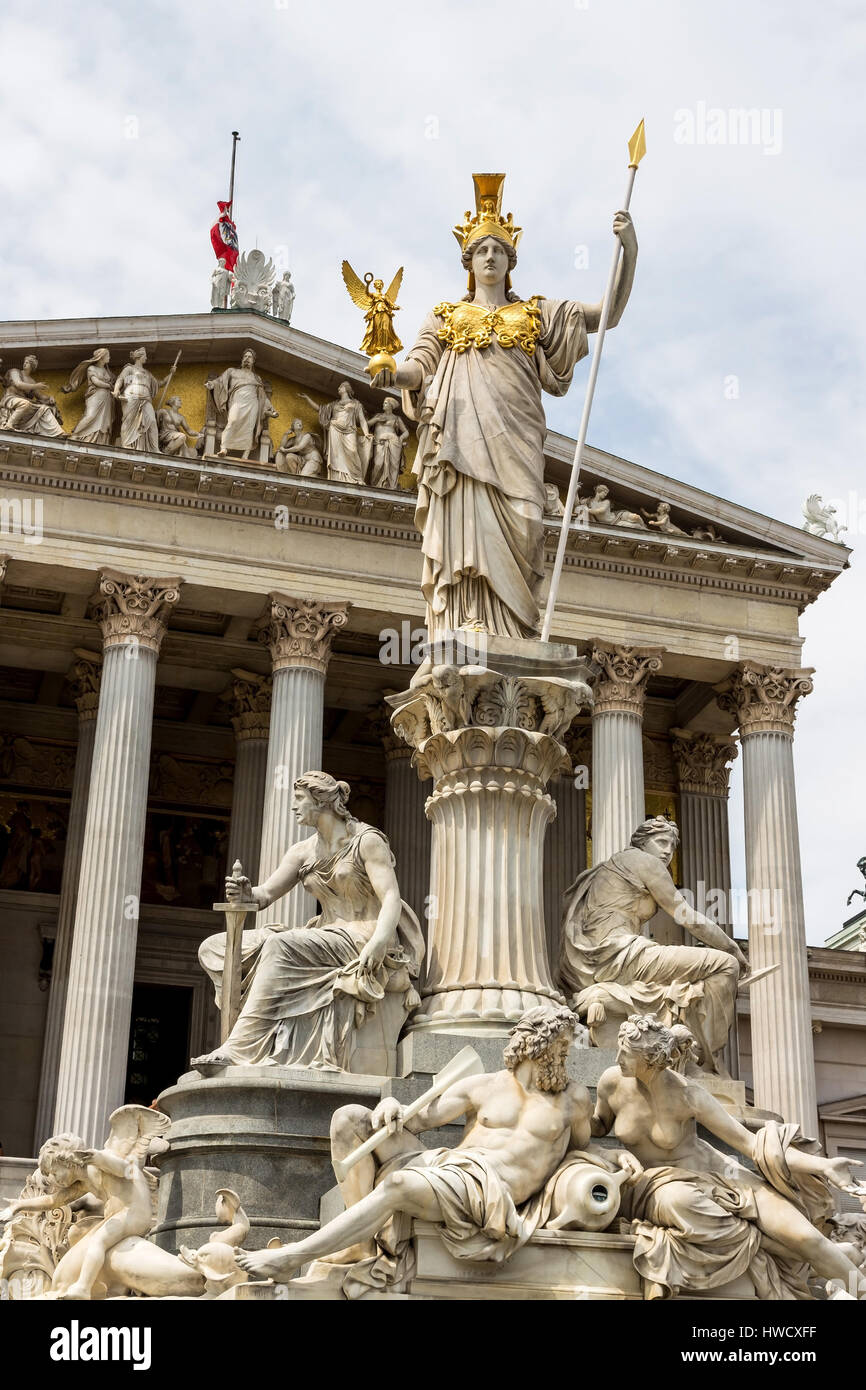 Das Parlament in Wien, Österreich. Sitz der Regierung. Statue Pallas Athene, Göttin der Weiheit, Das Parlament in Wien, Österreich. Sitz der Stockfoto