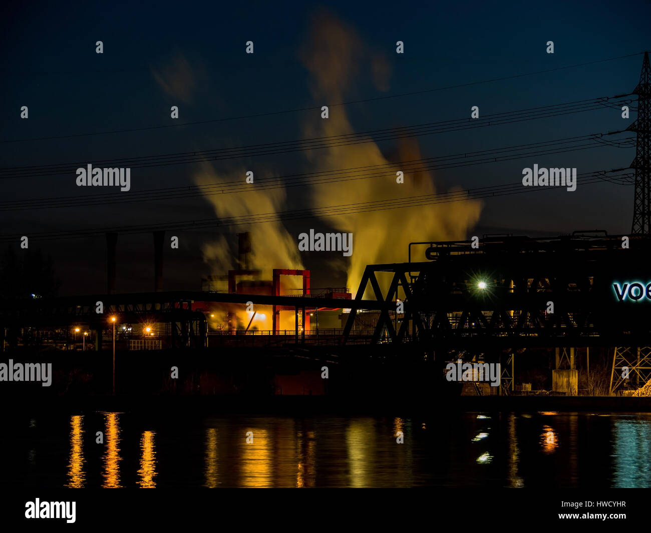 Österreich, Linz, Industriegebiet in den Abend., Österreich, Industriegelände bin Abend. Stockfoto