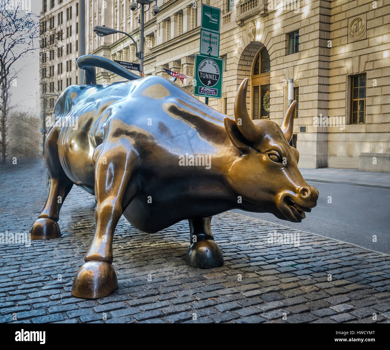 Wall Street laden Stier Skulptur in Lower Manhattan - New York, USA Stockfoto