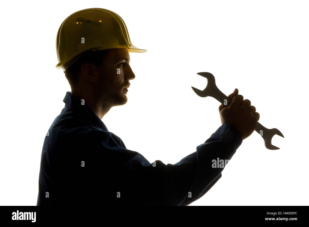 Ein Arbeiter in einem Industriekonzern Handwerker mit Werkzeug in der Hand, Ein Arbeiter in Einem Gewerbebetrieb (Handwerker) Mit Werkzeug in der Hand Stockfoto