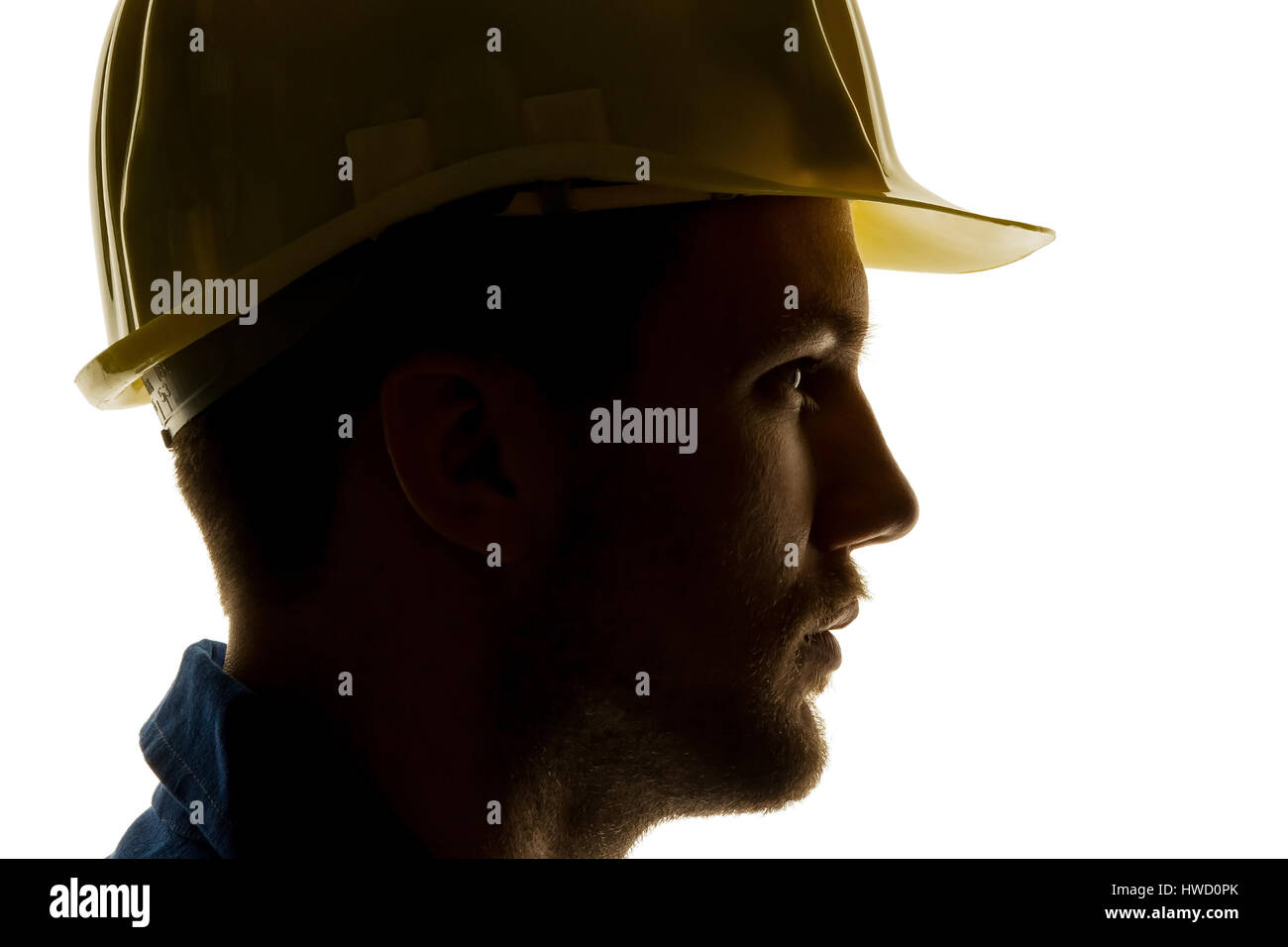Ein Arbeiter in einem Industriekonzern Handwerker mit Werkzeug in der Hand, Ein Arbeiter in Einem Gewerbebetrieb (Handwerker) Mit Werkzeug in der Hand Stockfoto