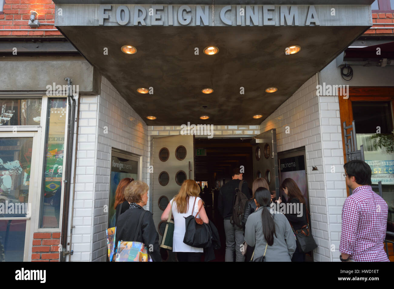 Die Foreign Cinema Bar, ein Restaurant und Movie Hall, San Francisco CA Stockfoto