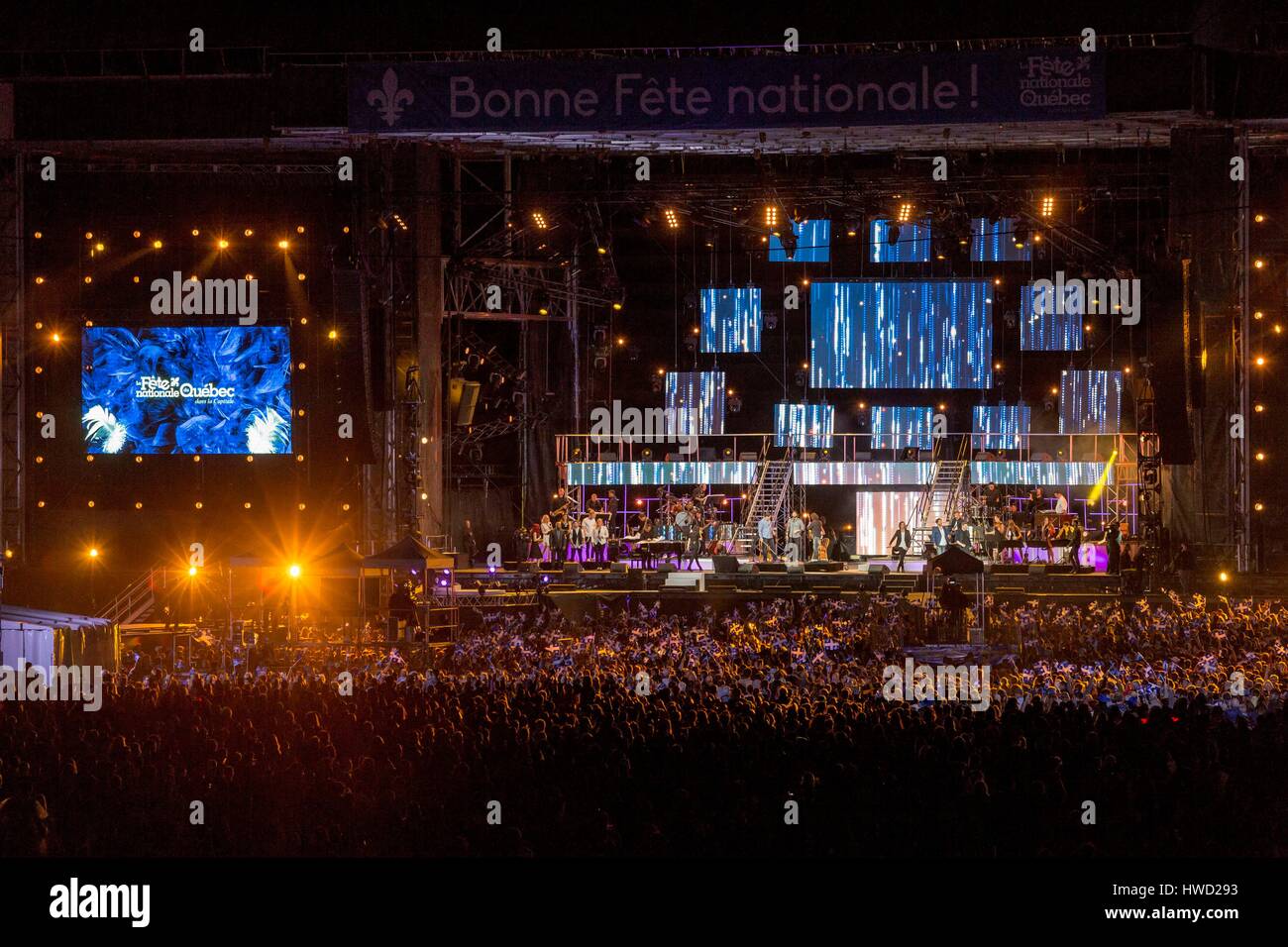 Kanada, in der Provinz Quebec, Quebec City, Quebec Nationalfeiertag, die Show auf den Ebenen von Abraham am Abend des 23. Juni Open-Air-Konzert mit vielen Quebec singen Stars, der Bühne und der audiende Stockfoto