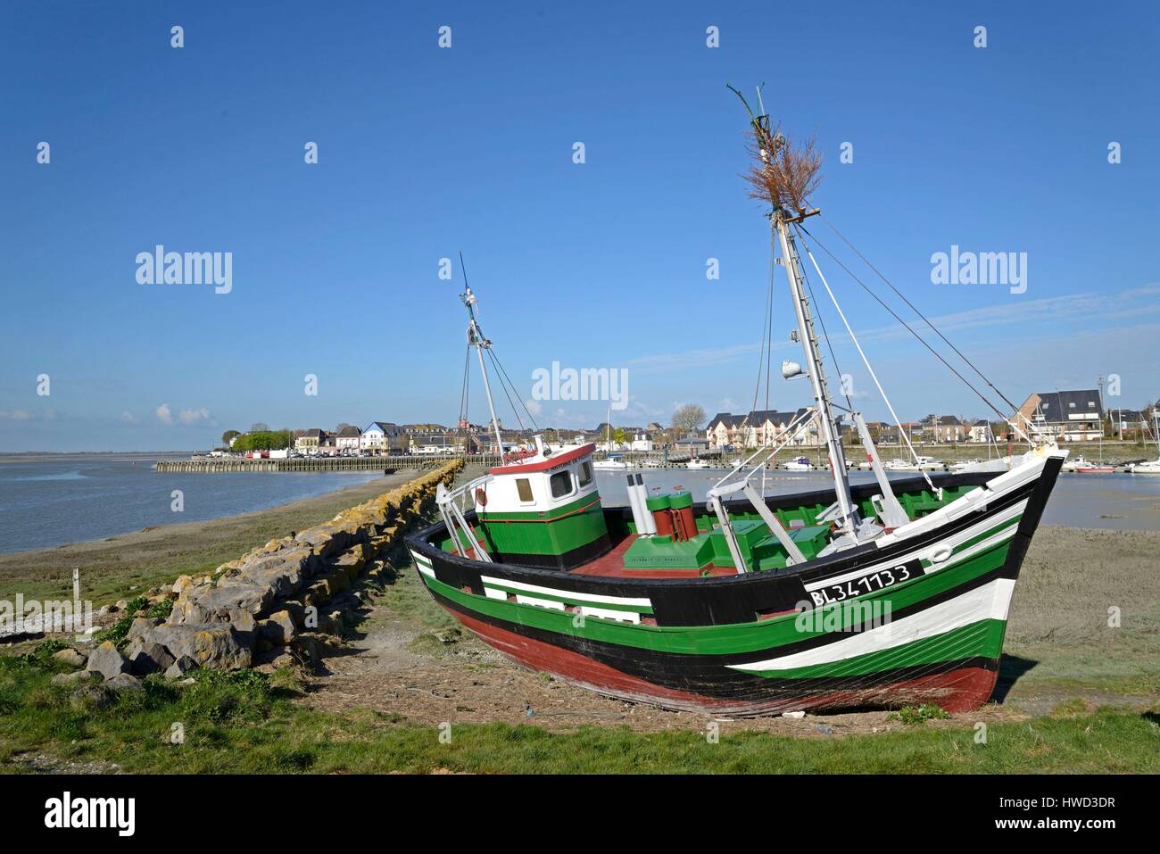Frankreich, Somme, Somme Bucht, Le Crotoy, Trawler und Hafen bei Ebbe