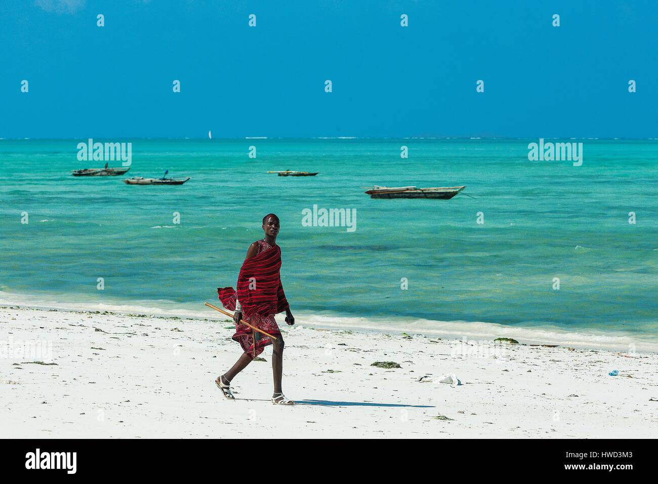 Tansania, Sansibar, Jambiani, Masai am Strand Stockfoto