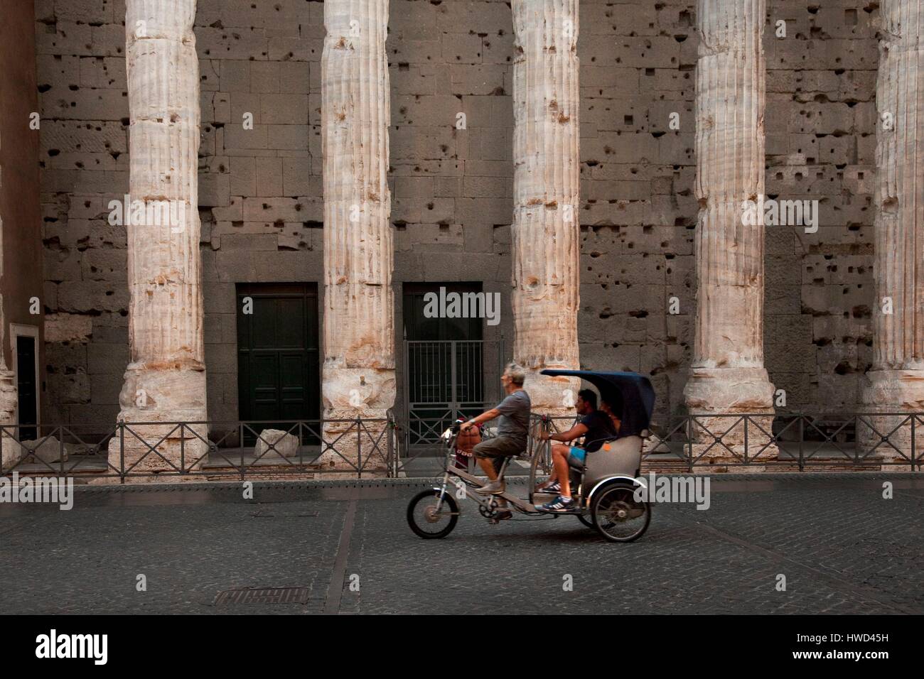 Italien, Latium, Rom, Pantheon, Piazza di Pietra, Di Pietra Square (der Stein Platz in Italienisch) und Hadrian Tempel. als Weltkulturerbe der UNESCO Stockfoto