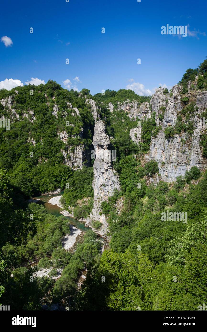 Griechenland, Region Epirus, Zagorohoria Bereich, Vikos-Schlucht, Blick auf den Fluss Voidomatis Stockfoto