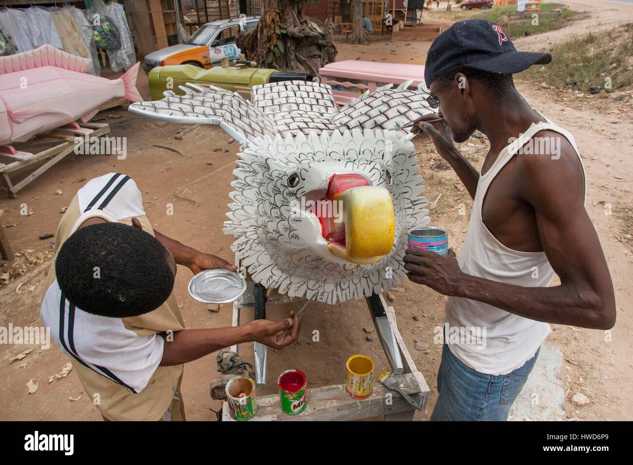Ghana, Accra, die dekorierten Särge der Ga reflektieren die irdischen Tätigkeiten des/der verstorbenen Stockfoto