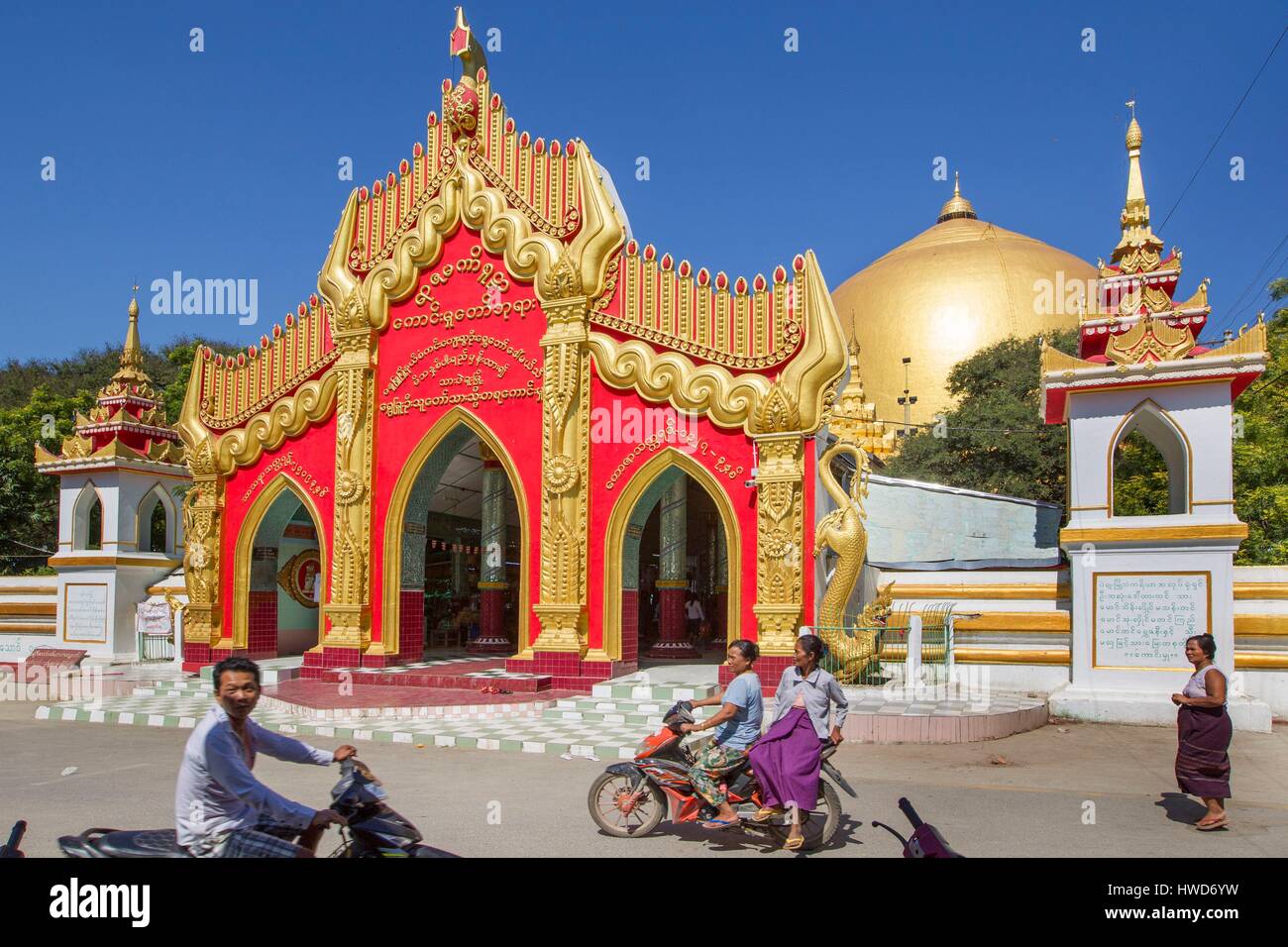 Myanmar (Burma), Sagaing Bezirk, Sagaing, Nonnen gonna Kaunghmudaw paya Stockfoto