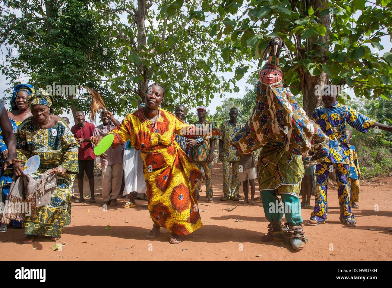 Benin, Südosten, Ketou, Masken Gélédé klassifiziert als immaterielles Erbe der Menschheit, das in Ketou an der Yoruba, die Maske durch die Zeichen manchmal wie Marionetten artikuliert gekrönt ist Stockfoto