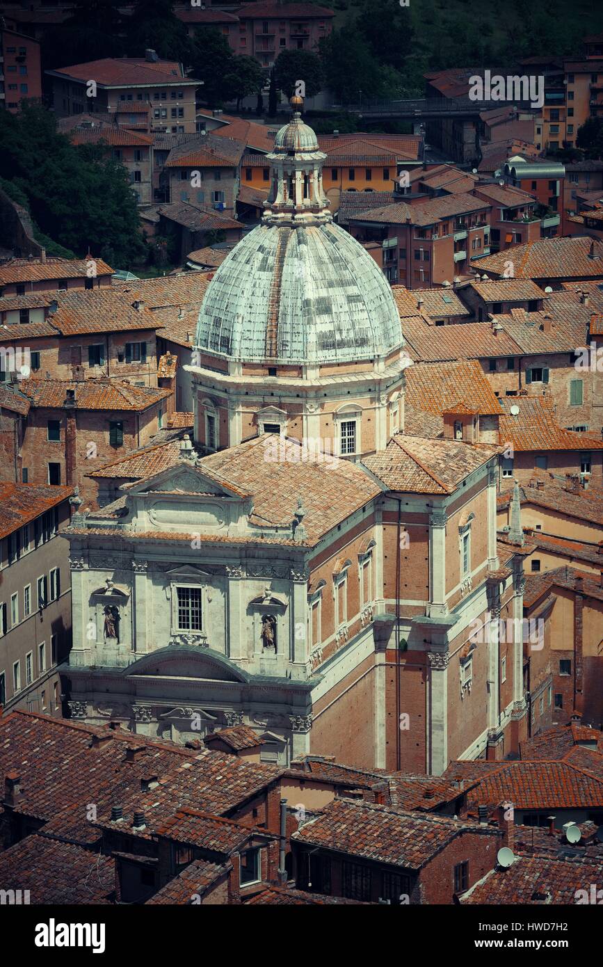 Kirche von Santa Maria di Provenzano in alten mittelalterlichen Stadt Siena in Italien von oben gesehen Stockfoto