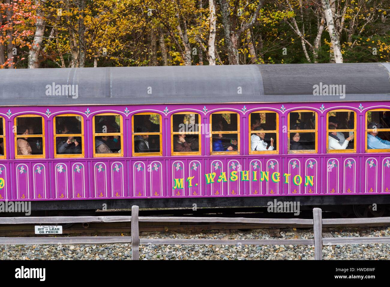 USA, New Hampshire, Lefka Ori, Bretton Woods, die Mount Washington Cog Railway, Zug nach Mount Washington, fallen Stockfoto