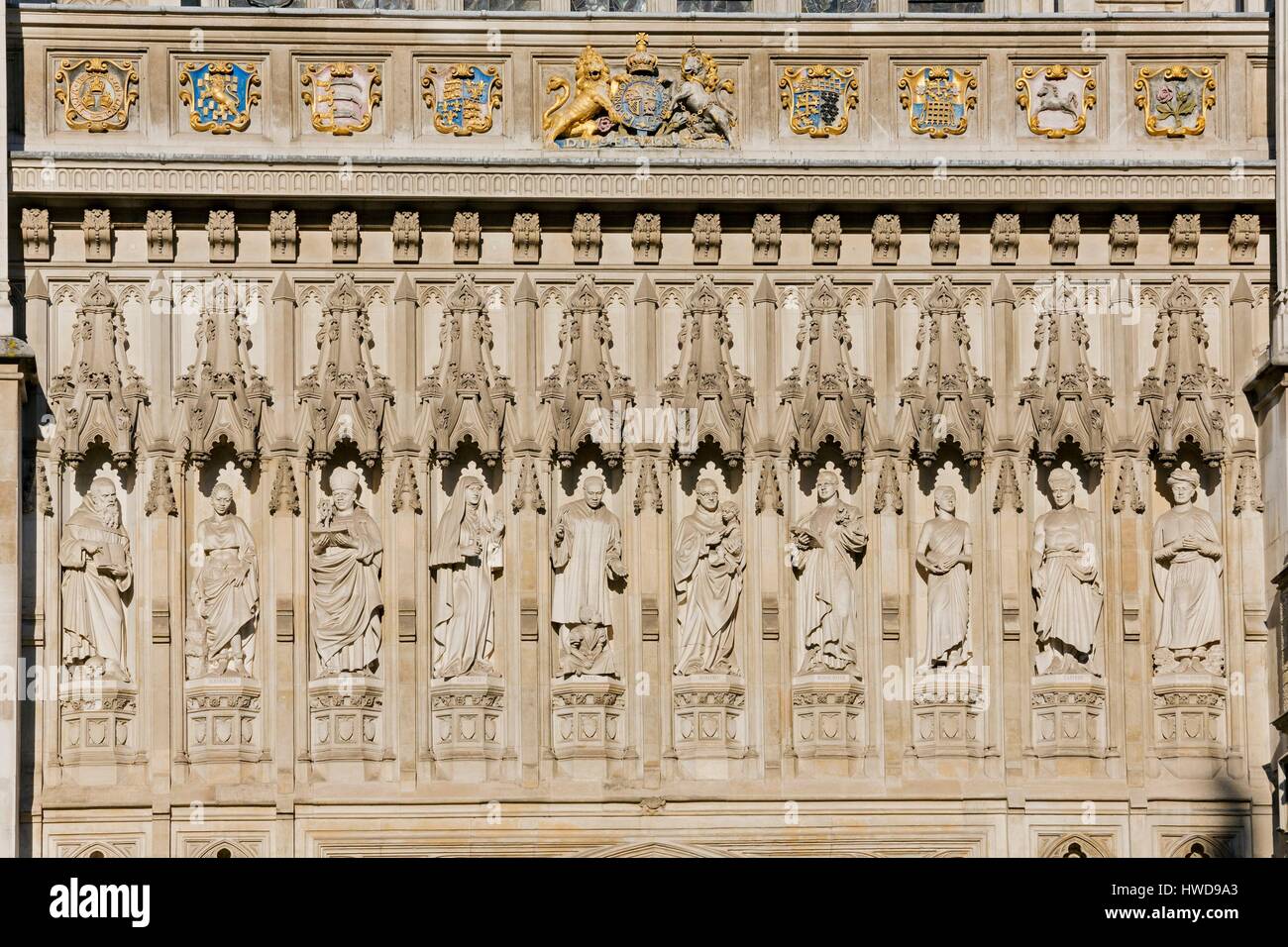 Vereinigtes Königreich, London, Westminster Bezirk, Westminster Abbey, gotische Kirche und Ort der Krönung, Weltkulturerbe der UNESCO, Reliefs Fassade Stockfoto