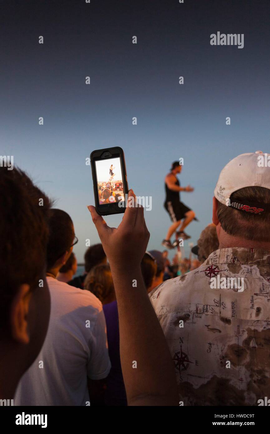USA, Florida, Florida Keys, Key West, Mallory Square, tägliche sunset Party fotografieren der Jongleur Stockfoto