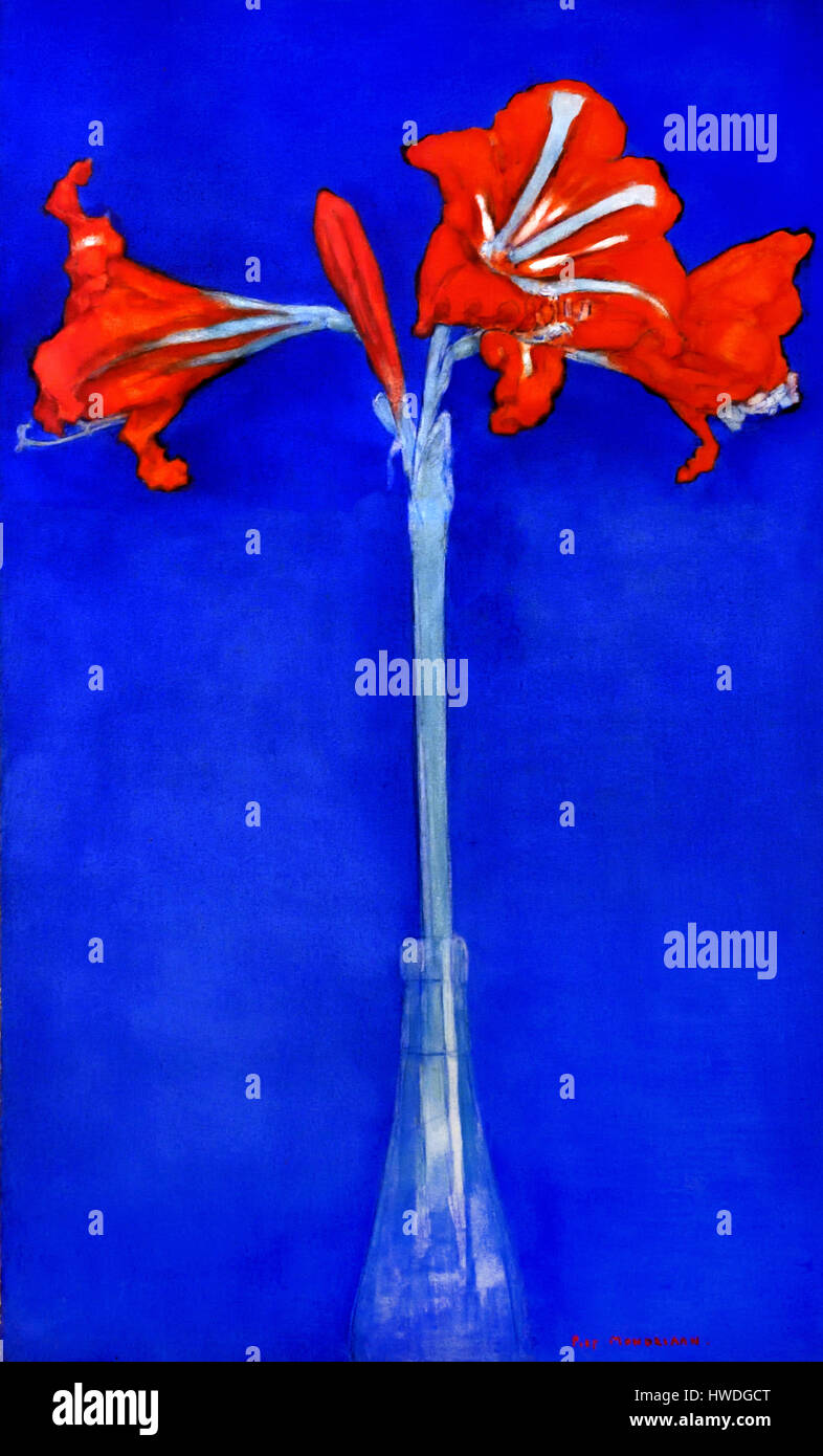 Rote Amaryllis gegen einen blauen Hintergrund 1910 Malerei Piet Mondrian - holländischen Niederlanden Mondriaan (1872 – 1944) Stockfoto