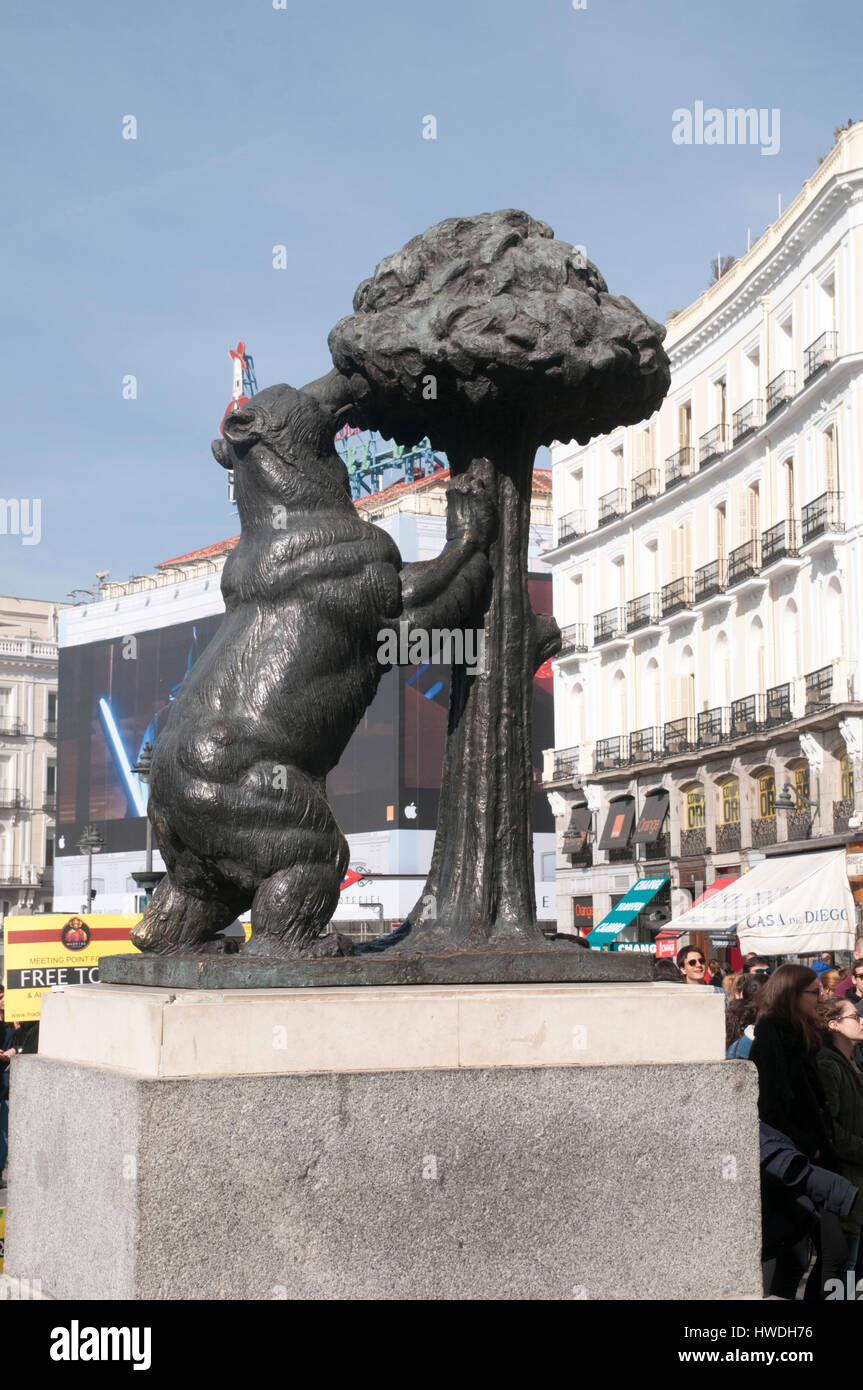 Puerta del Sol, Madrid, Spanien tragen und Beere Baum Statue, das Wahrzeichen der Stadt Madrid Stockfoto