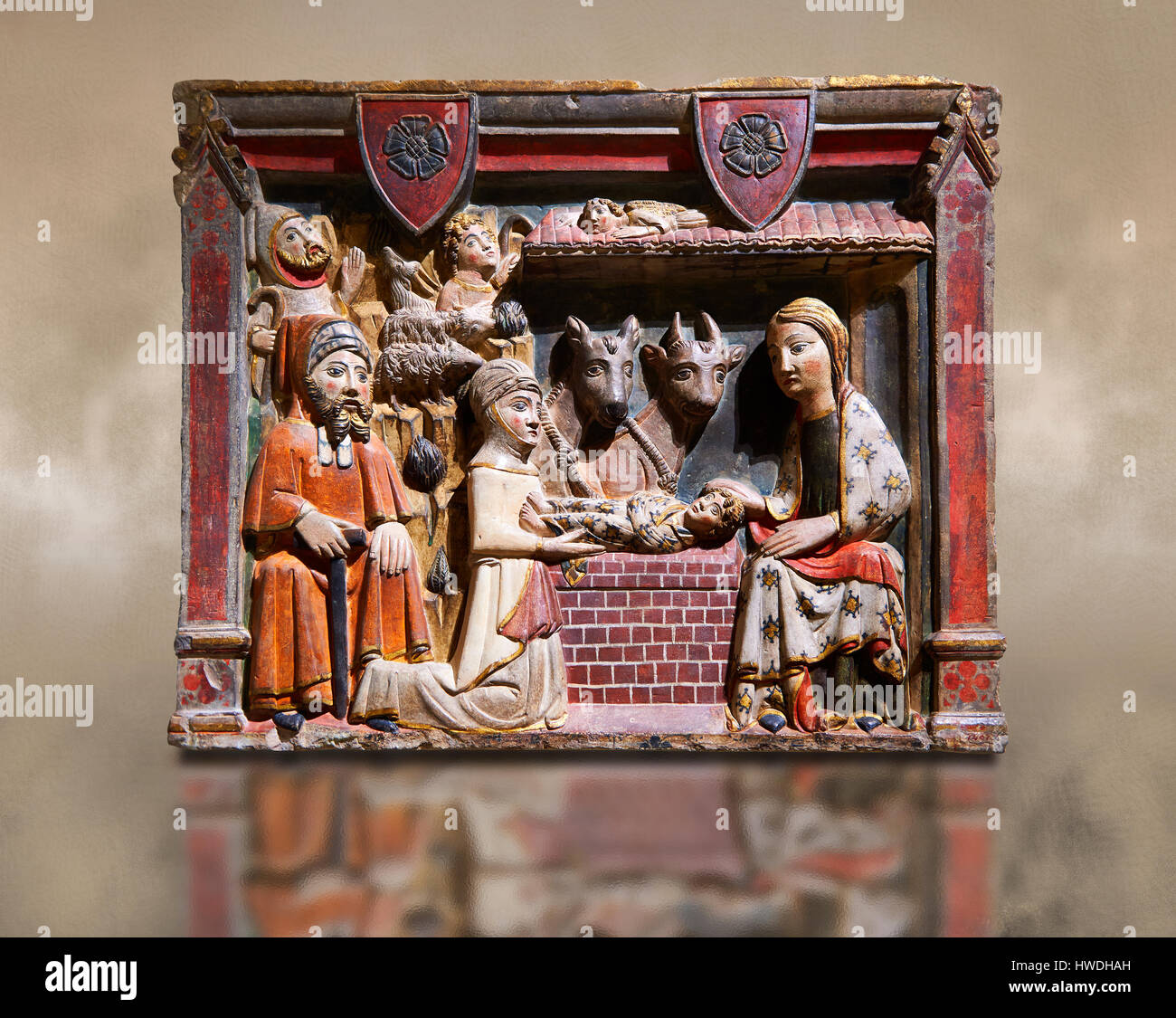 Gotisches Relief der Geburt Christi von Master Albesa gemalt. Nationales Museum für katalanische Kunst, Barcelona, Spanien, Inv keine: 017342-000 Stockfoto
