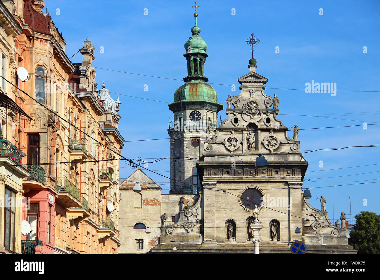 Altstadt von Lemberg und griechisch-katholische Kirche des Hl. Andreas (Bernhardiner-Kirche), Ukraine Stockfoto