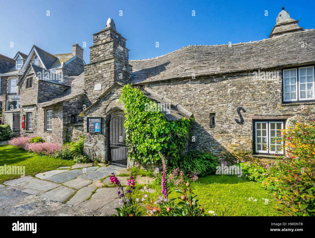 Vereinigtes Königreich, Südwest-England, Cornwall, das mittelalterliche Hall-Haus des 14. Jahrhunderts Tintagel Old Post Office Stockfoto