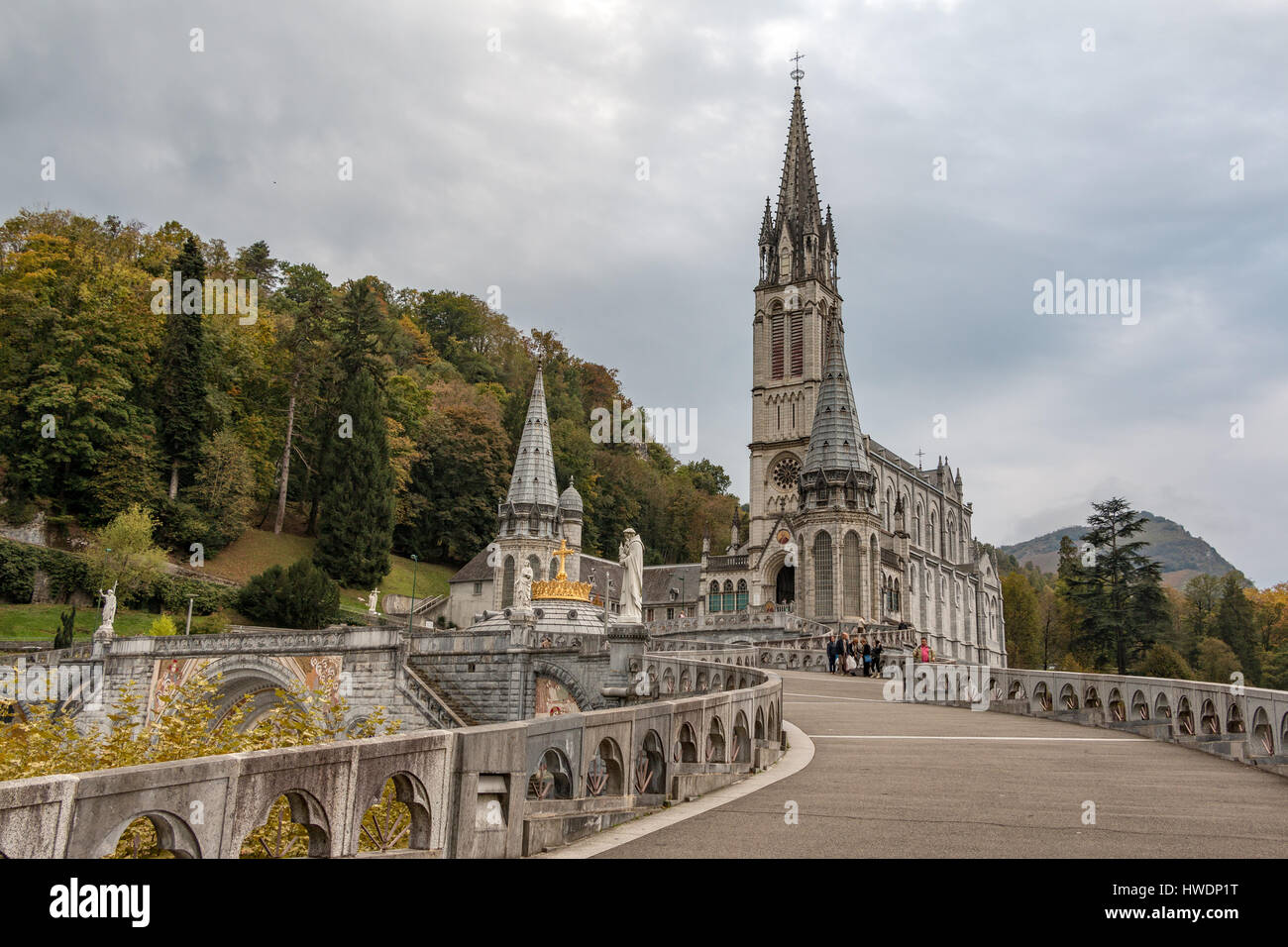 Die Basilika unserer lieben Frau von der Unbefleckten Empfängnis in Lourdes, Frankreich Stockfoto