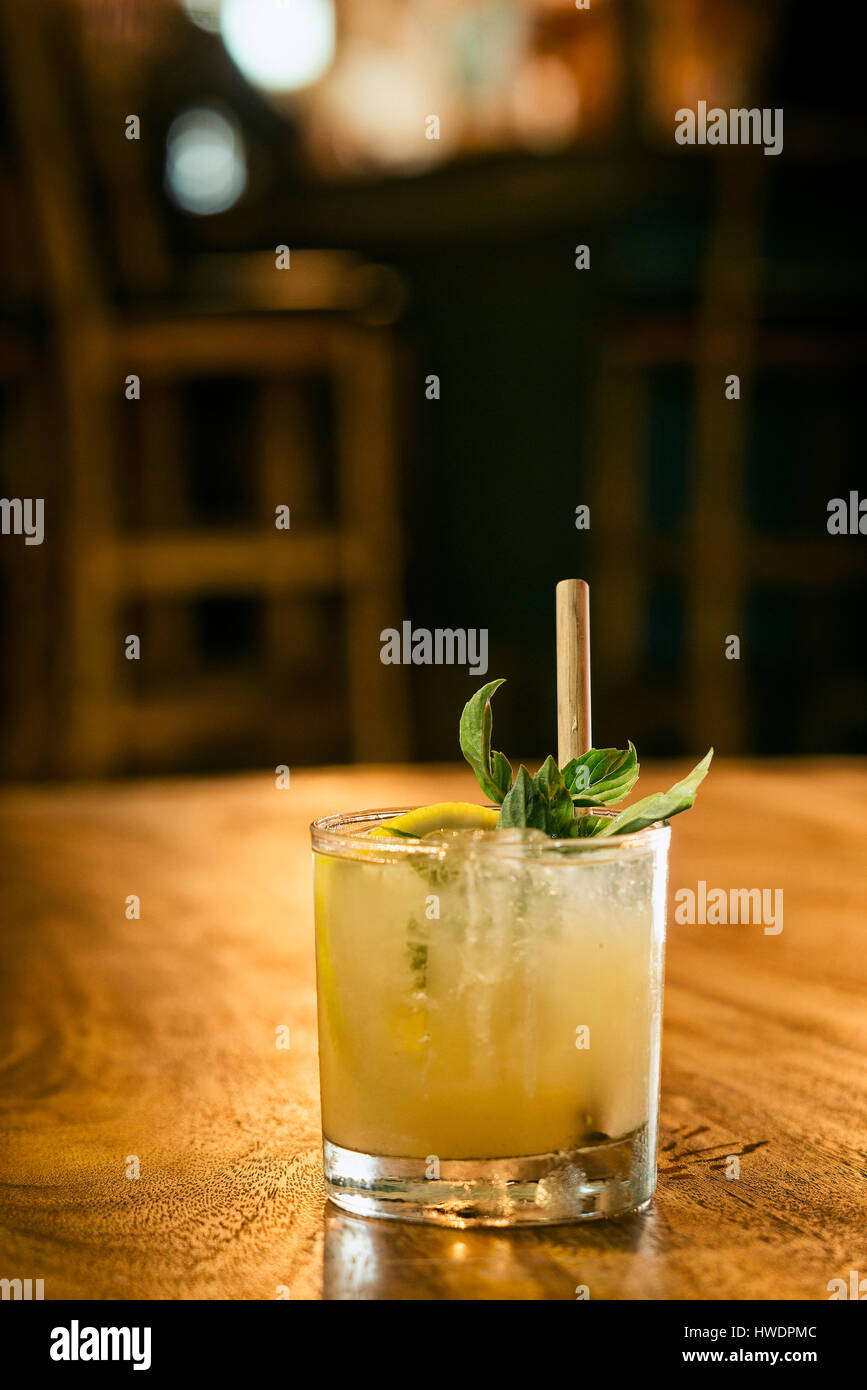 Cocktail chic Fotos und Bildmaterial in hoher Auflösung Alamy