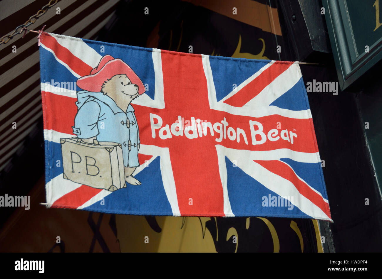 Paddington Bear Union Jack Flagge, London, UK Stockfoto