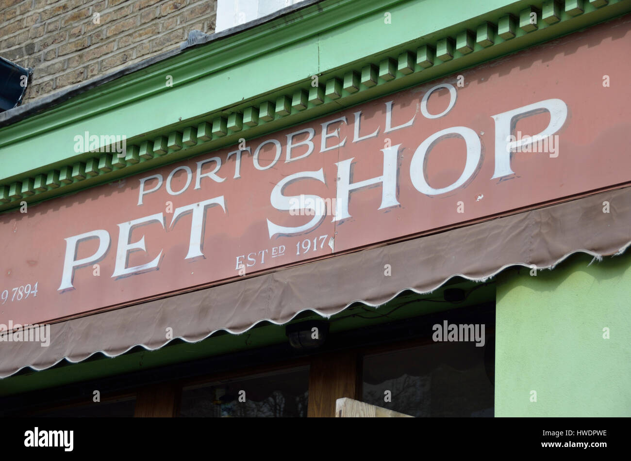 Portobello-Tierhandlung in Portobello Road, Notting Hill, London, Großbritannien. Stockfoto