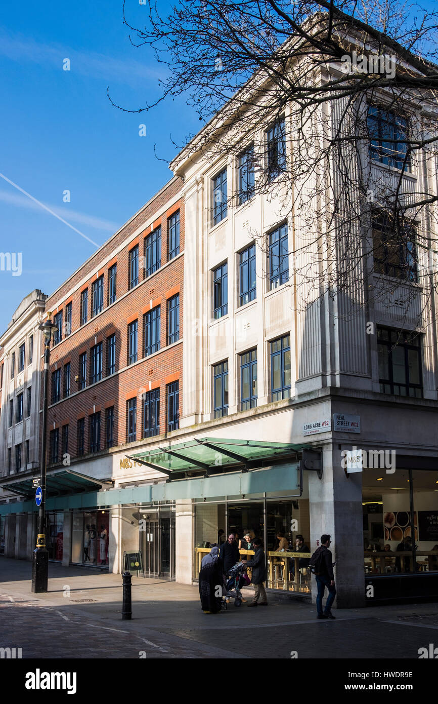 M & S Food Hall auf Long Acre, Covent Garden, London, England, Vereinigtes Königreich Stockfoto