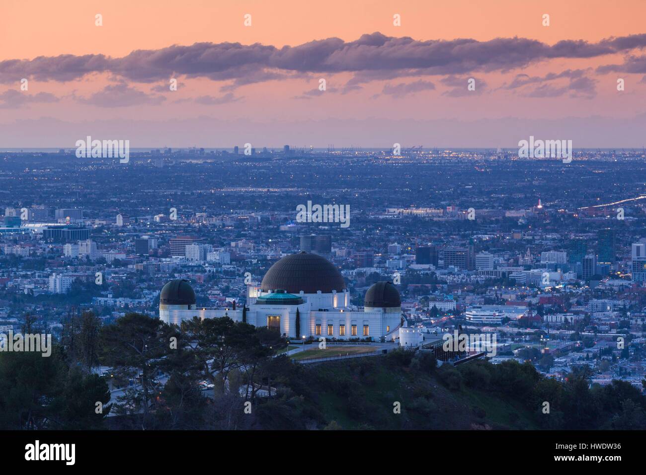 USA, California, Los Angeles, erhöhten Blick auf das Griffith Park Observatory, dawn Stockfoto