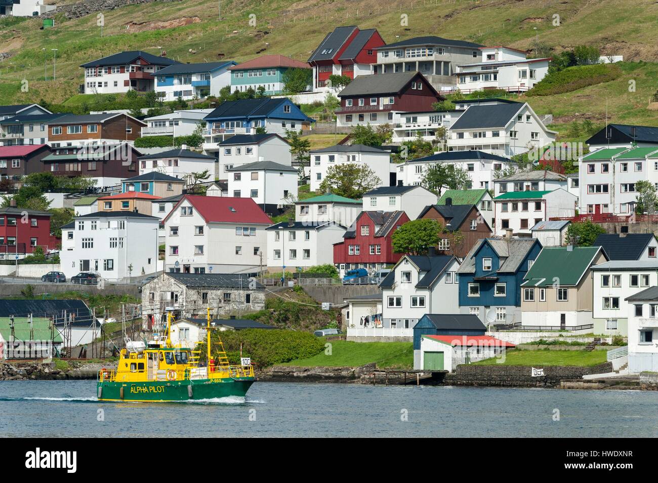 Dänemark, Färöer Inseln, Insel Bordoy, Klaksvik, Lotsenboot Rückkehr in den Hafen Stockfoto