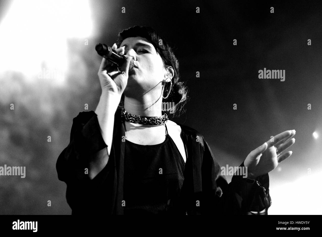BARCELONA - 23 Mai: Jessie Ware, eine britische Singer-Songwriterin, führt bei Heineken Primavera Sound Festival 2013, Heugabel Bühne. Stockfoto