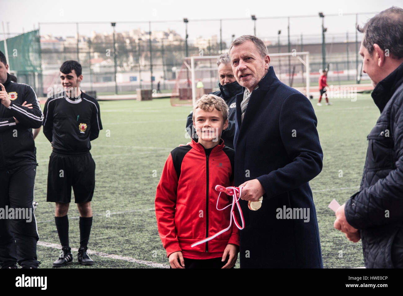 Desi Curry die Gibraltar Football Association Technical Director bei Gibraltar-Schulwettbewerb Fußball-Turnier im Victoria-Stadion in Gibraltar. Stockfoto