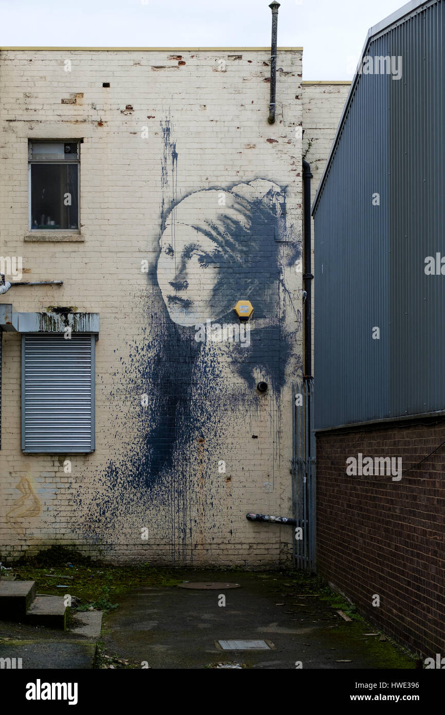 Banksy Gemälde Mädchen mit das Trommelfell durchbohrt in Bristol Stockfoto