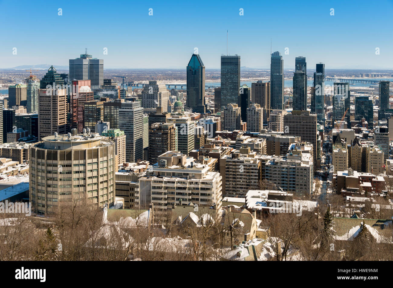 Montreal, Kanada - 17. März 2017: Skyline von Montreal im Winter von Kondiaronk Belvedere Stockfoto