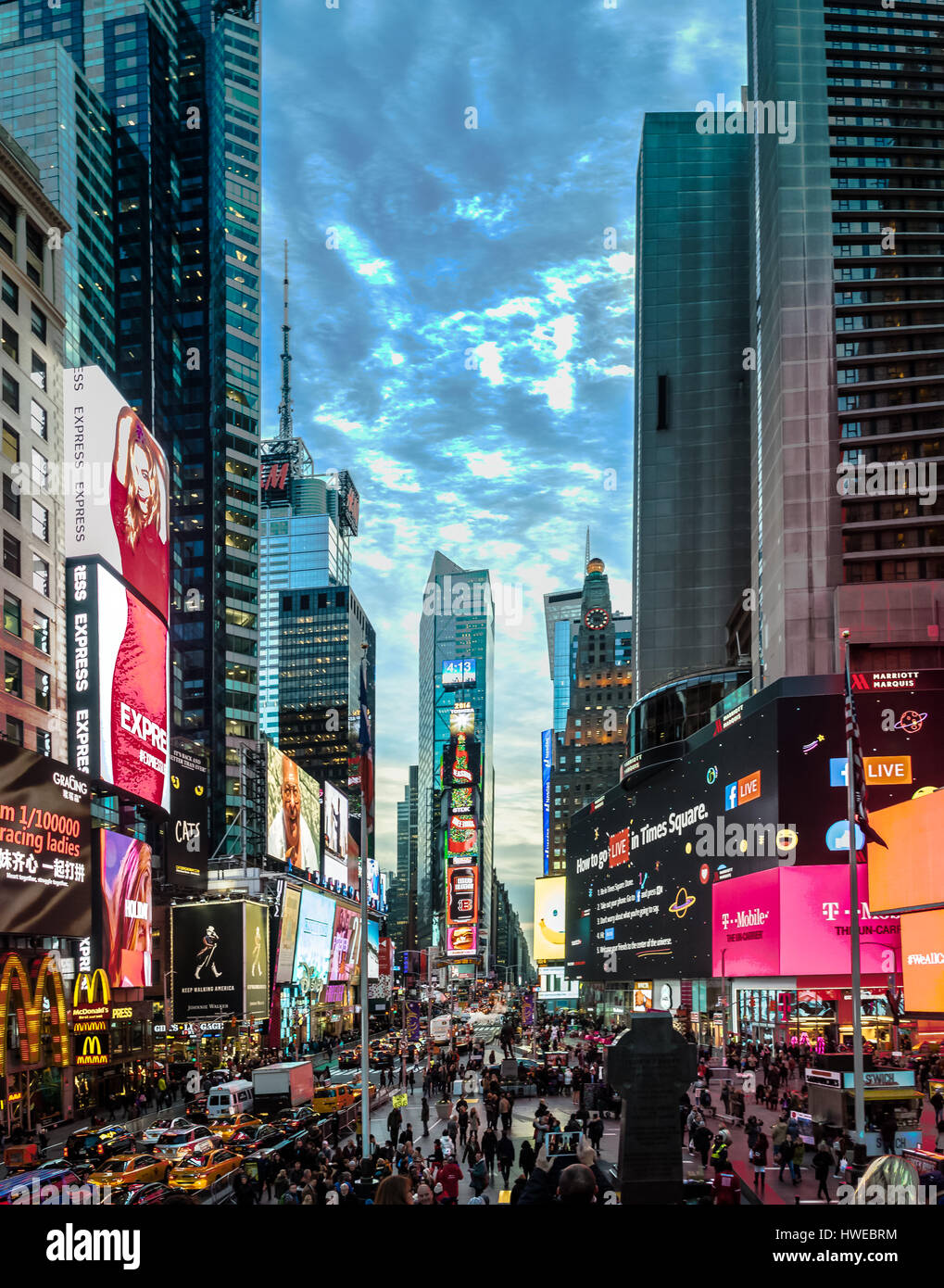 Times Square bei Sonnenuntergang - New York, USA Stockfoto