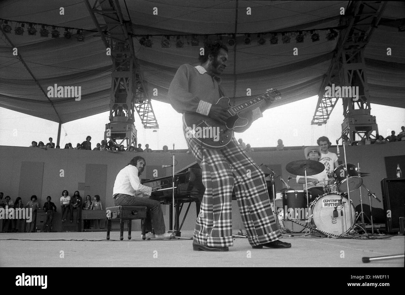 Chuck Berry in Konzert Fete de l'Huma 1973-20/09/1973 - Frankreich / Ile-de-France (Region) / La Courneuve - Chuck Berry im Konzert an Fete de l'Huma 1973 er kam ohne seine Musiker und Instrumente.   -Philippe Gras / Le Pictorium Stockfoto