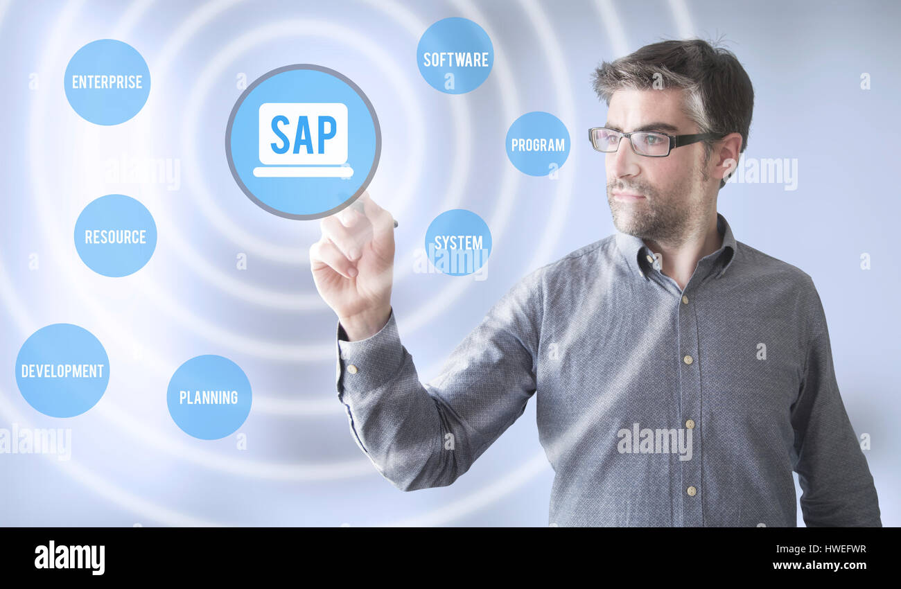 Geschäftsmann eine virtuelle Darstellung von SAP zu berühren. Stockfoto