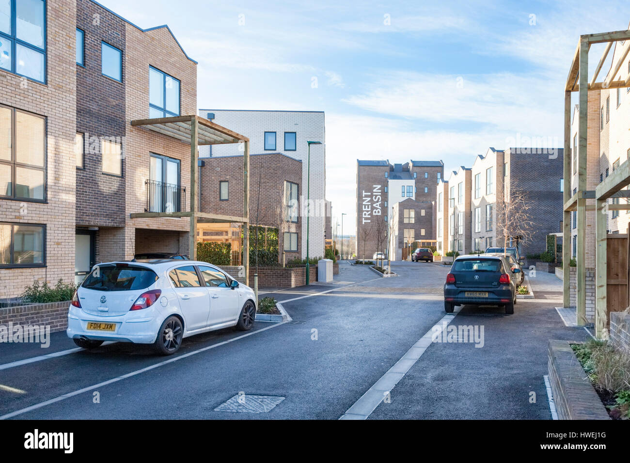 Neu gebaute Häuser. Eine Straße der neue Häuser bauen, Teil des Trent Becken Wohnungsbau Entwicklung auf alten Industrieflächen, Nottingham, Großbritannien Stockfoto