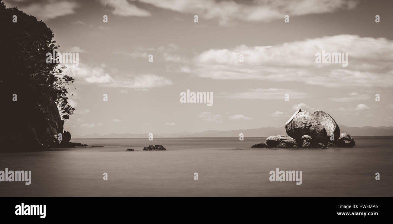 Split apple Rock, Abel Tasman, Neuseeland Stockfoto