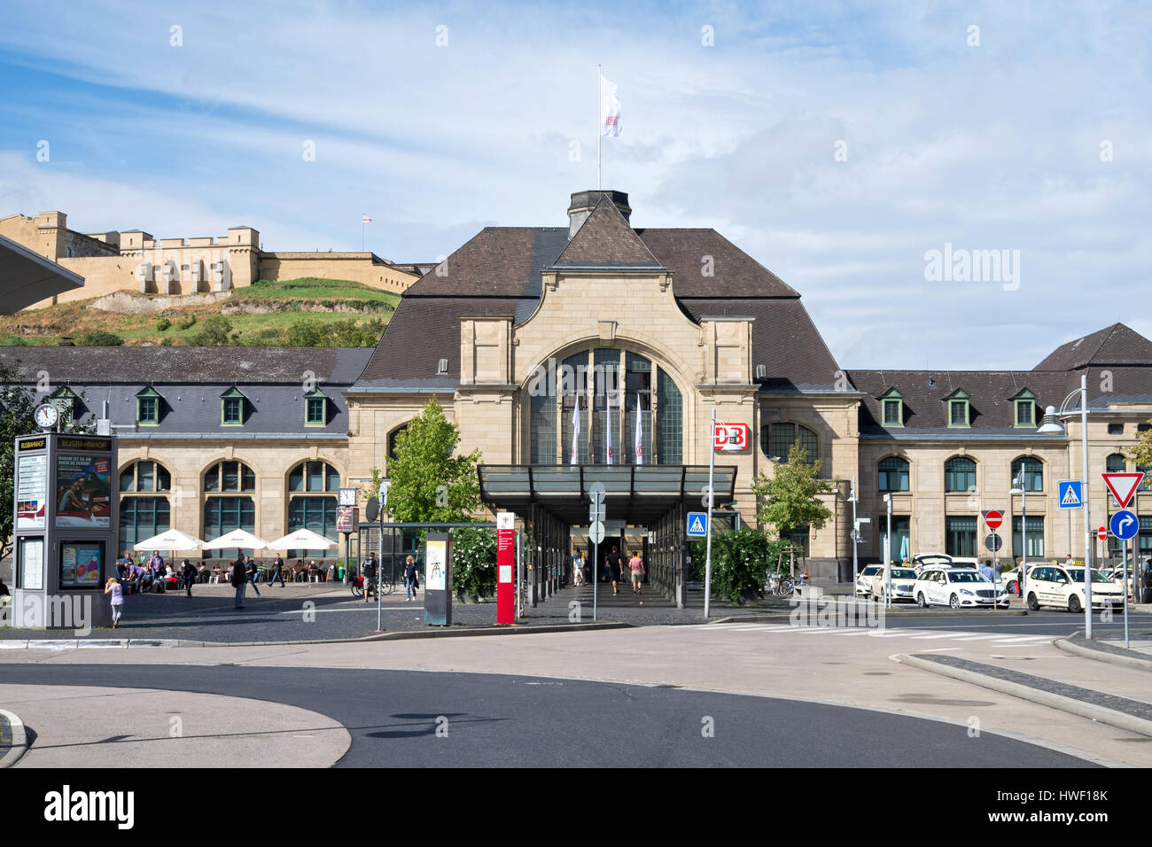 Gebäude und Vorplatz der Koblenz Hauptbahnhof (Hauptbahnhof) Stockfoto