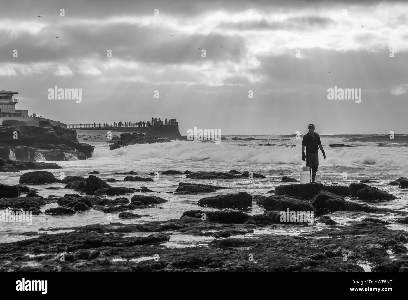 San Diego 11. März 2017. schöne bewölktem Wetter in La Jolla, Menschen gehen, Angeln, genießen, auf der Suche Stockfoto