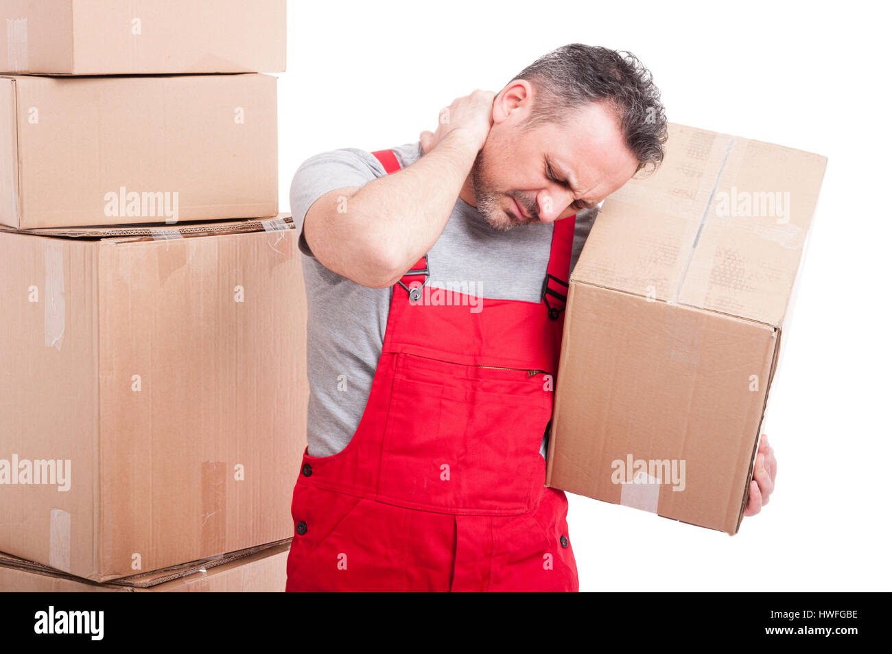 Porträt von Mover Feld halten und mit einem Nackenschmerzen wie schwere Arbeitskonzept isoliert auf weißem Hintergrund Stockfoto
