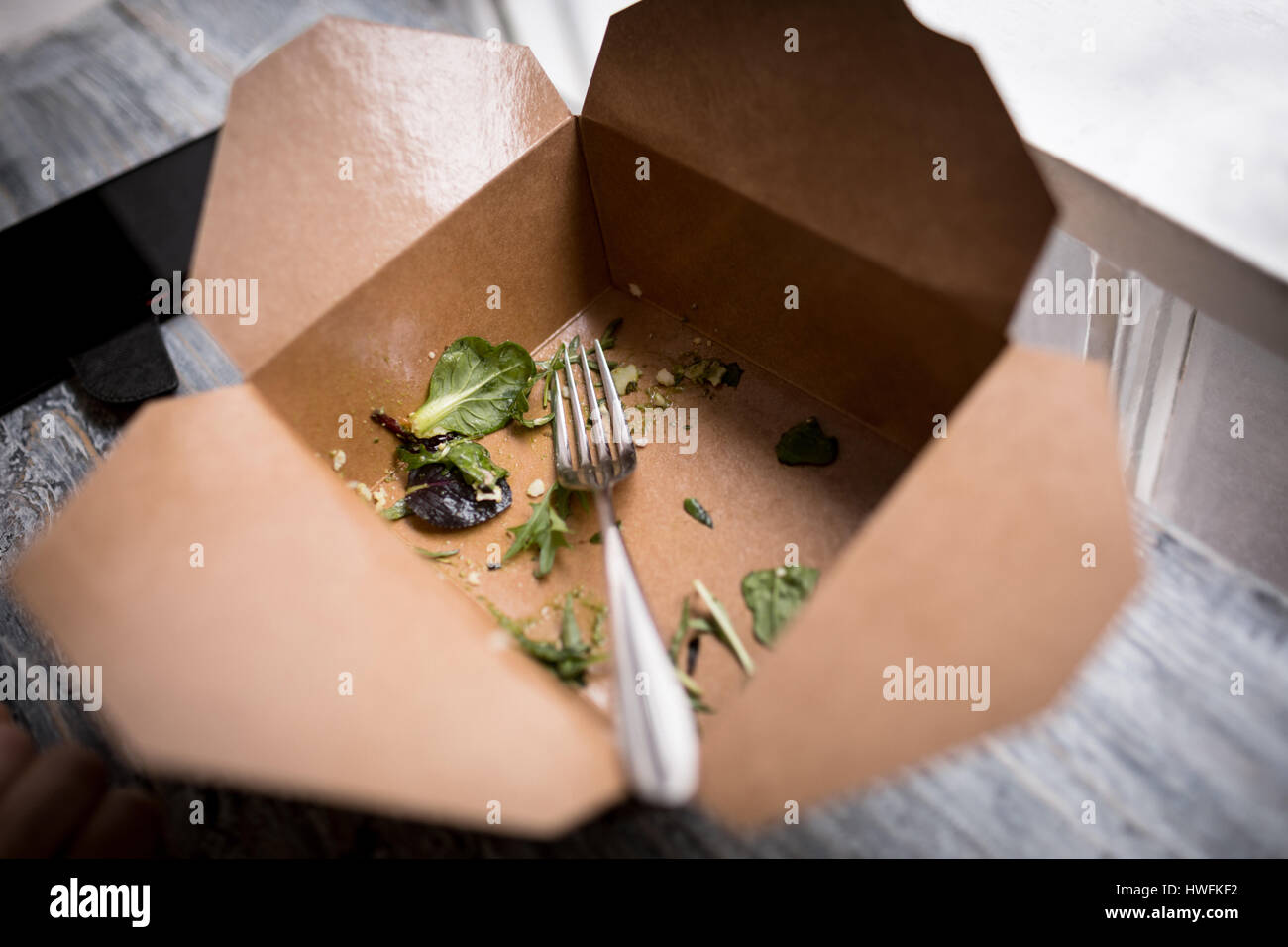 Übrig gebliebene Salat in Essen-Box am CafÃƒÂ © Stockfoto