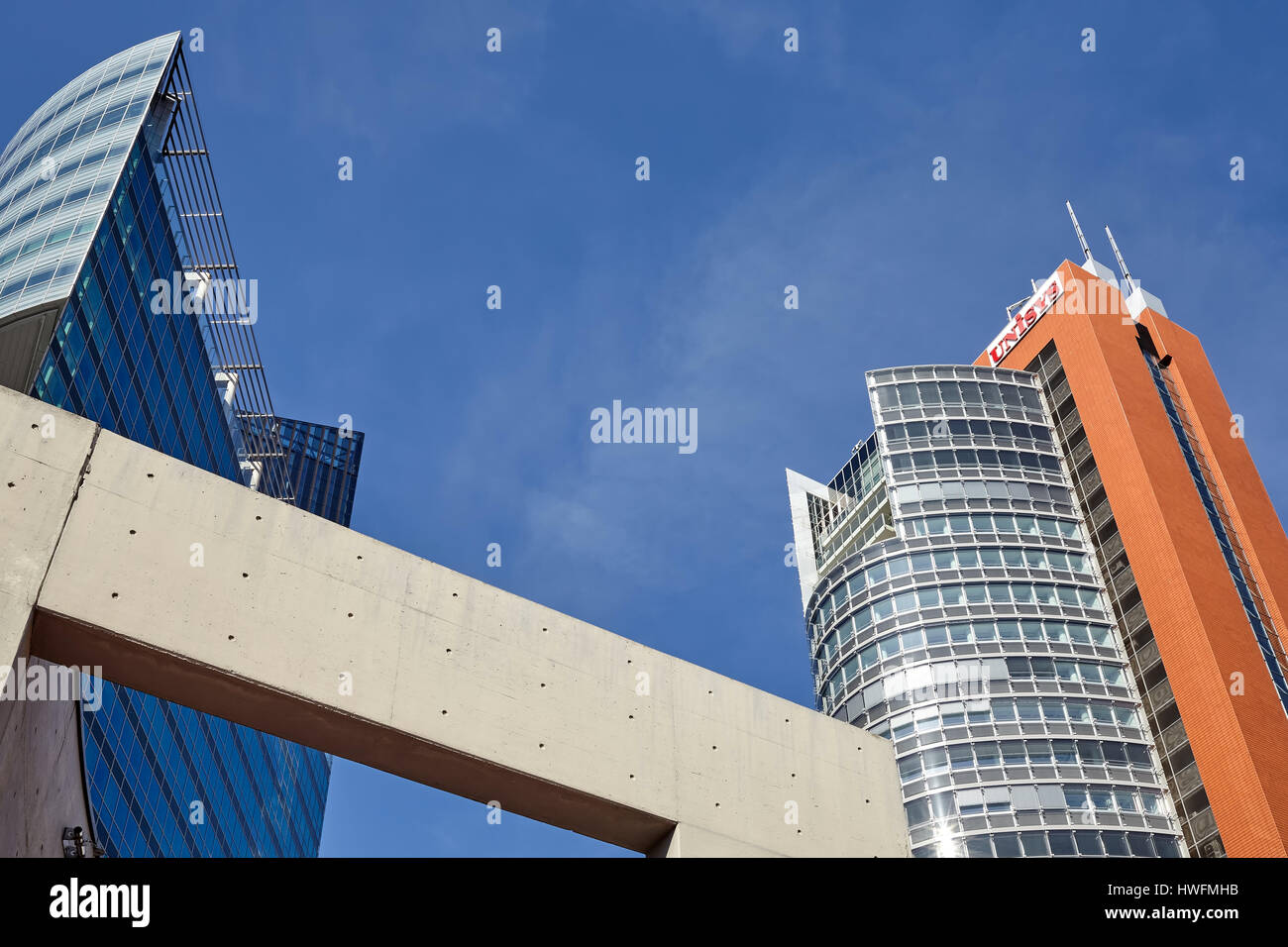 Wien, Österreich - 14. August 2016: Wien Donau City Komplex moderner Architektur an einem schönen Sommertag. Stockfoto