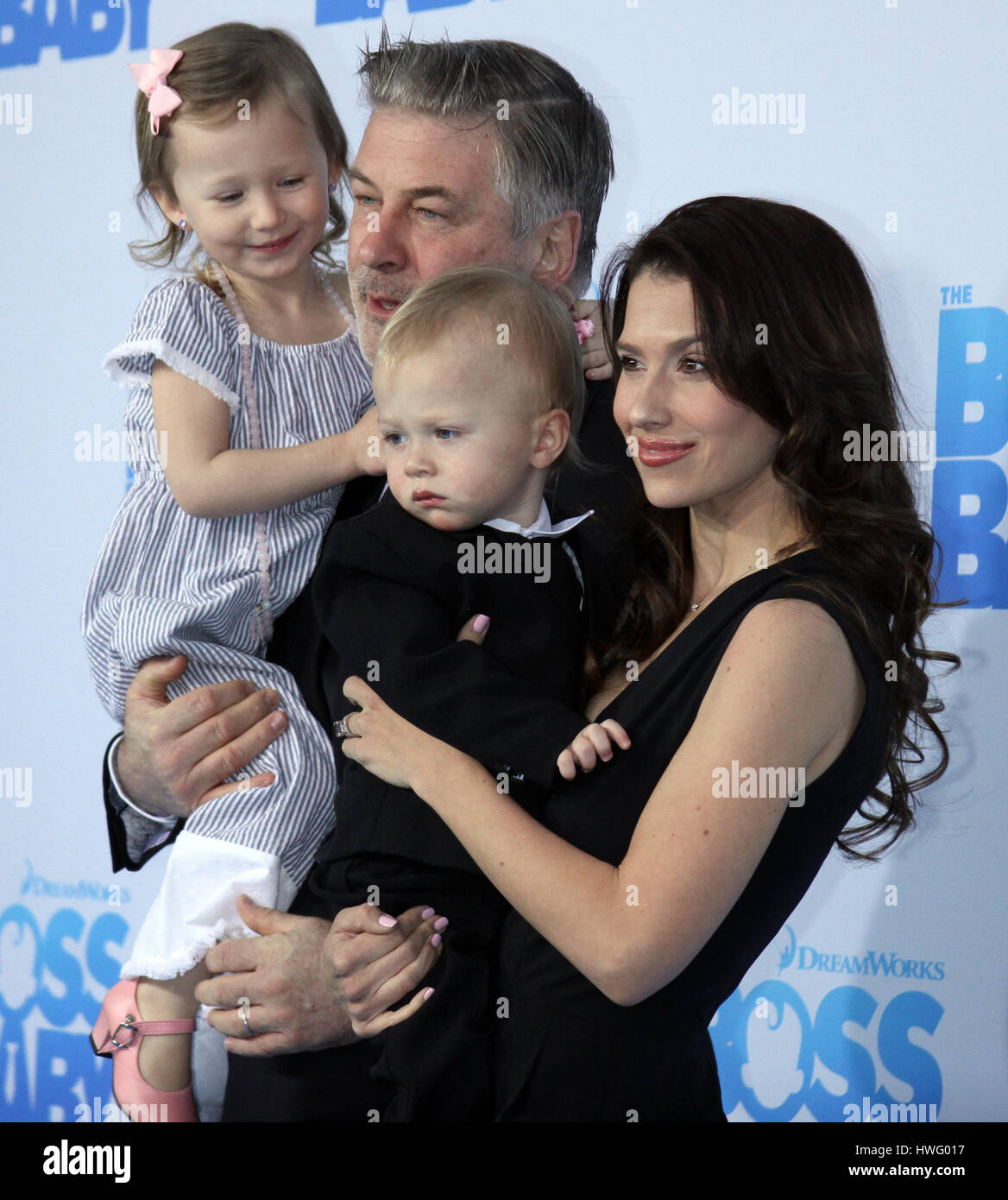 New York, USA. 20. März 2017. Carmen Gabriela Baldwin, Alec Baldwin, Rafael Thomas Baldwin und Hilaria Baldwin, besucht DreamWorks präsentiert Premiere von The Boss Baby bei AMC Loews Lincoln Square in New York 20. März 2017. Bildnachweis: MediaPunch Inc/Alamy Live-Nachrichten Stockfoto