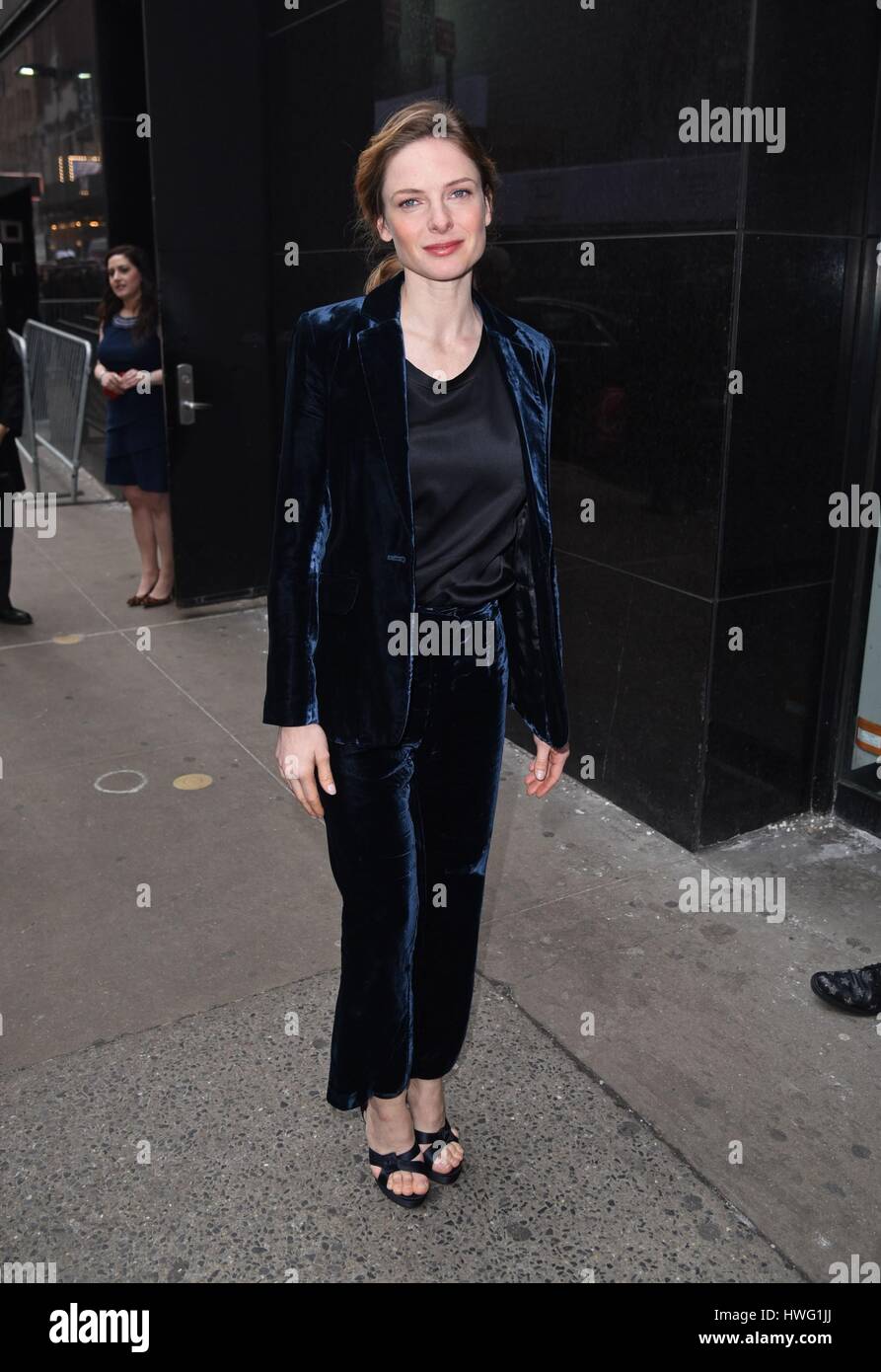 New York, NY, USA. 21. März 2017. Rebecca Ferguson unterwegs für Promi-Schnappschüsse - di, New York, NY 21. März 2017. Bildnachweis: Derek Sturm/Everett Collection/Alamy Live-Nachrichten Stockfoto