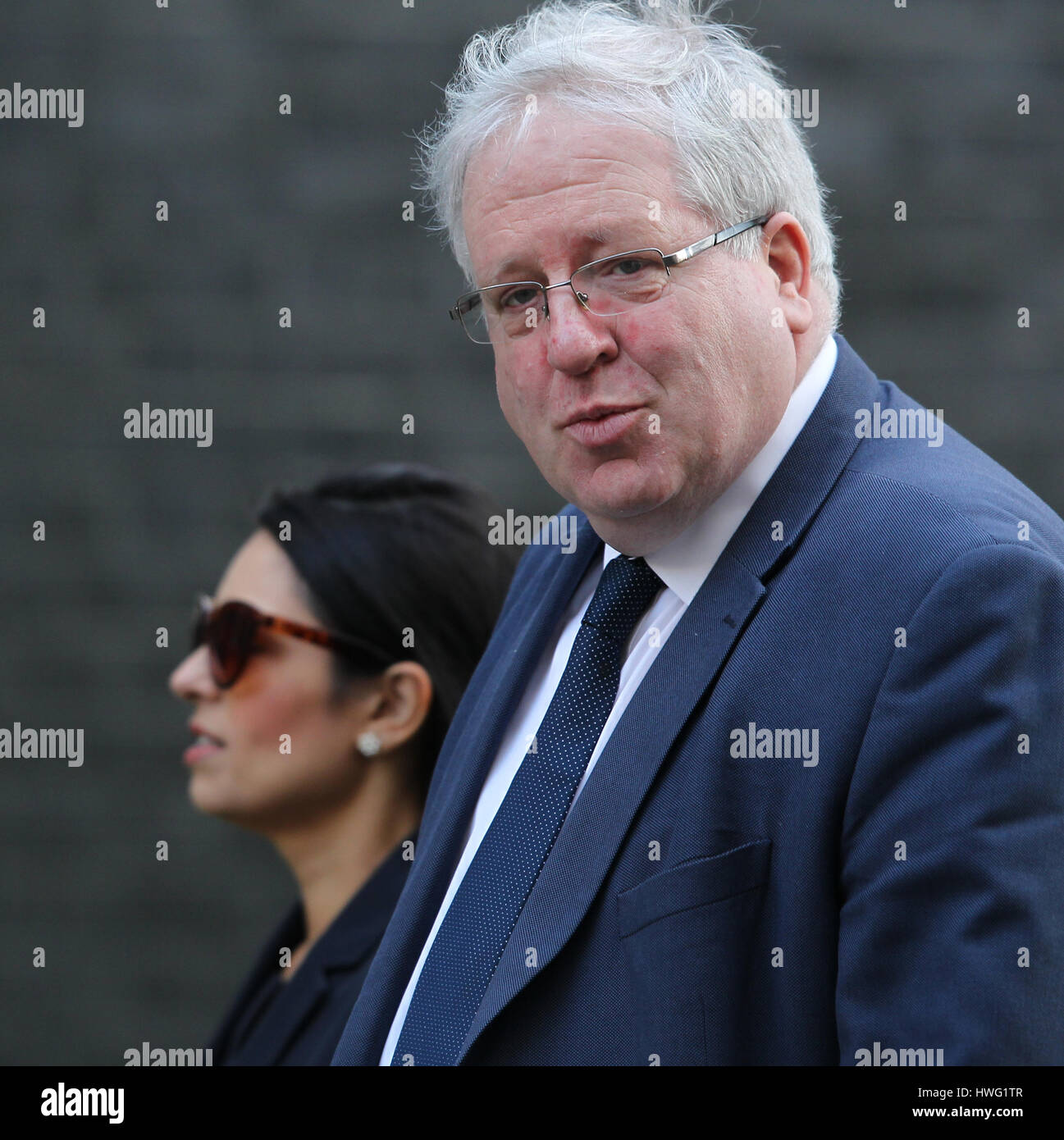 London, Großbritannien. 21 Mär, 2017. priti Patel mp Minister für internationale Entwicklung und Patrick mcloughlin Kanzler des Herzogtums Lancaster gesehen die Teilnahme an der wöchentlichen Kabinettssitzung in Downing Street. Credit: Wfpa/alamy leben Nachrichten Stockfoto